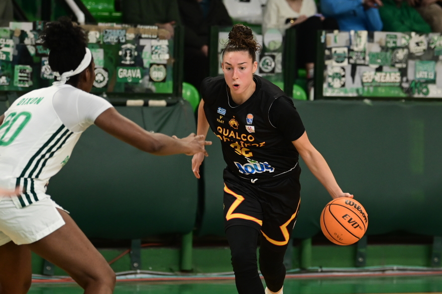  Η «βασίλισσα» των ριμπάουντ: Ποια είναι η Τζέσικα Σέπαρντ που γράφει ιστορία στα ελληνικά παρκέ