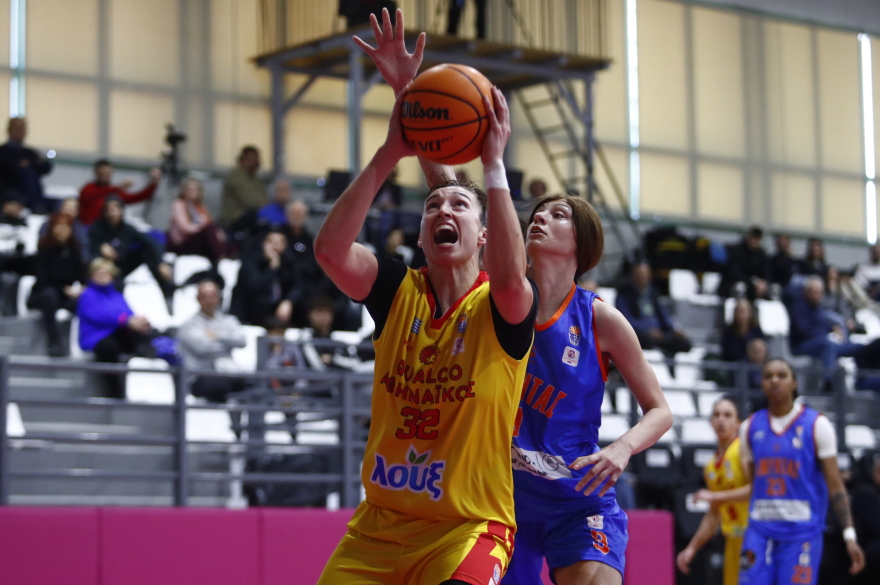  Η «βασίλισσα» των ριμπάουντ: Ποια είναι η Τζέσικα Σέπαρντ που γράφει ιστορία στα ελληνικά παρκέ