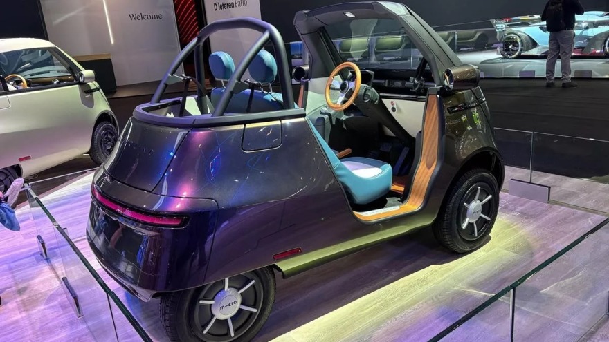 Το Microlino γίνεται αμαξίδιο του γκόλφ