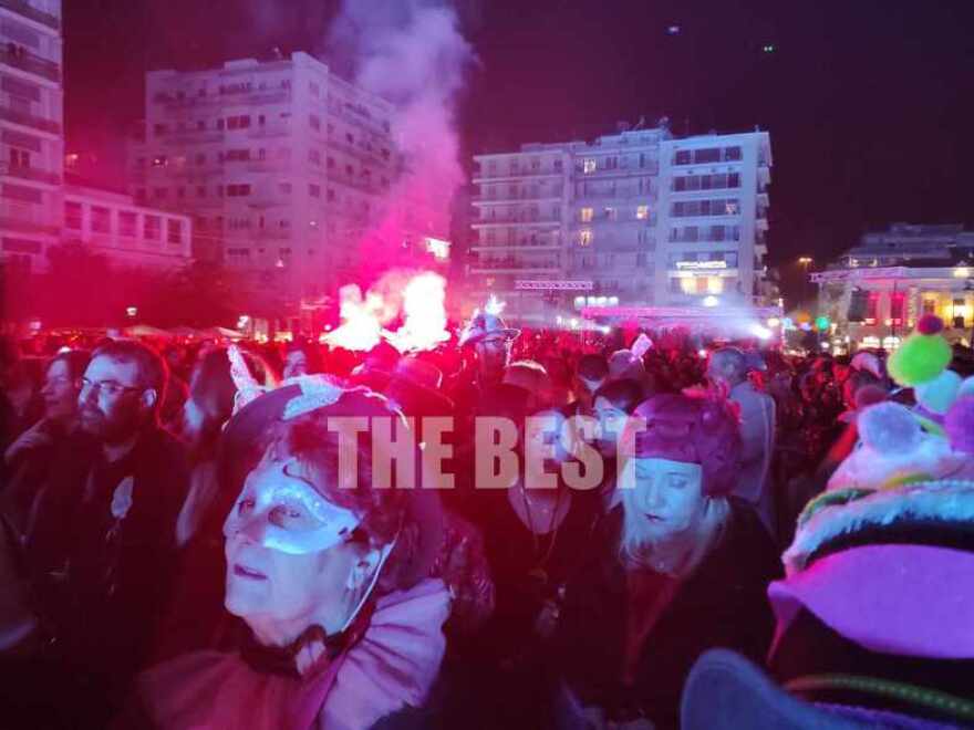 Πάτρα: Χιλιάδες κόσμου στην τελετή έναρξης του Πατρινού Καρναβαλιού