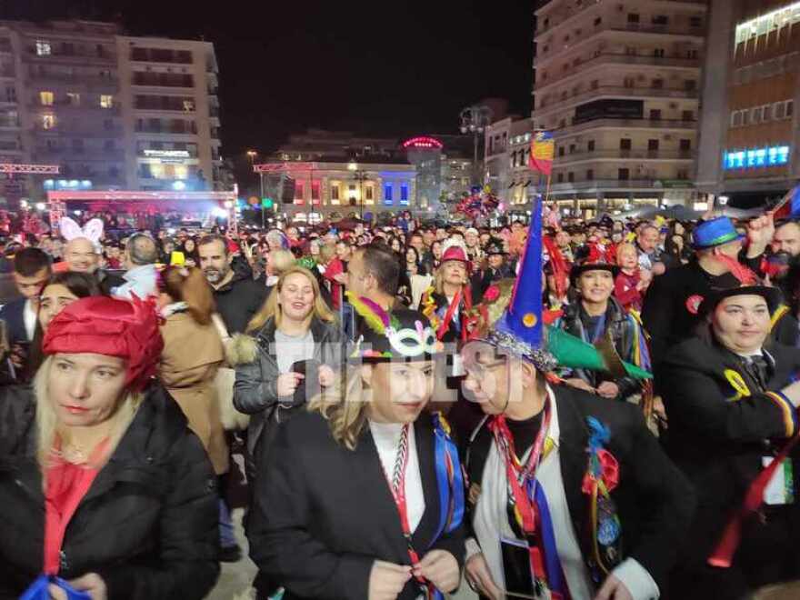 Πάτρα: Χιλιάδες κόσμου στην τελετή έναρξης του Πατρινού Καρναβαλιού