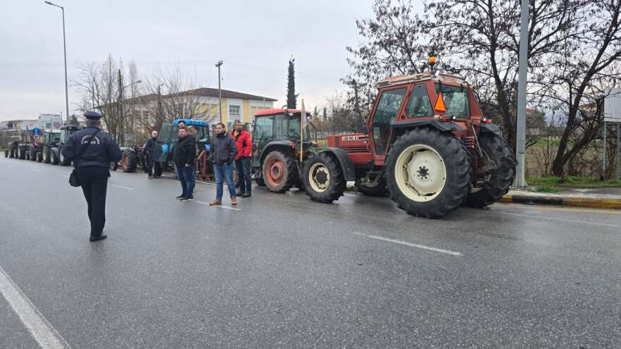 Κινητοποιήσεις αγροτών: Βγήκαν τρακτέρ στον Τύρναβο - Με το βλέμμα σε Γυρτώνη και Ε65 