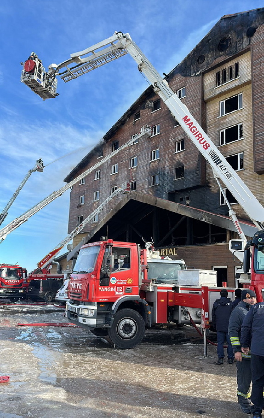 Τουρκία: 66 νεκροί από τη φωτιά σε ξενοδοχείο χιονοδρομικού - Έδεναν σεντόνια για να κατέβουν από τα παράθυρα