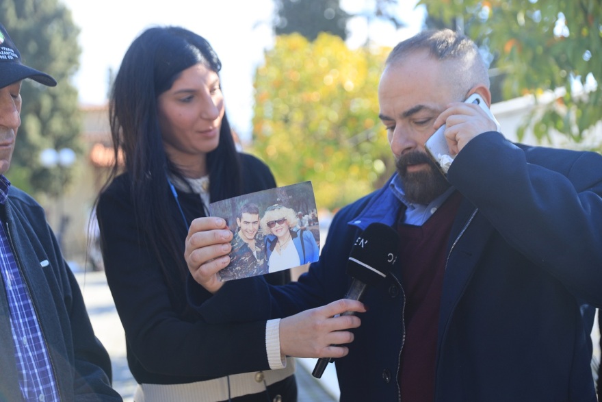 Ξεκίνησε το λαϊκό προσκύνημα στην Καίτη Γκρέυ - Στις 15:00 η κηδεία της