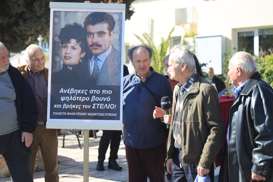 Ξεκίνησε το λαϊκό προσκύνημα στην Καίτη Γκρέυ - Στις 15:00 η κηδεία της