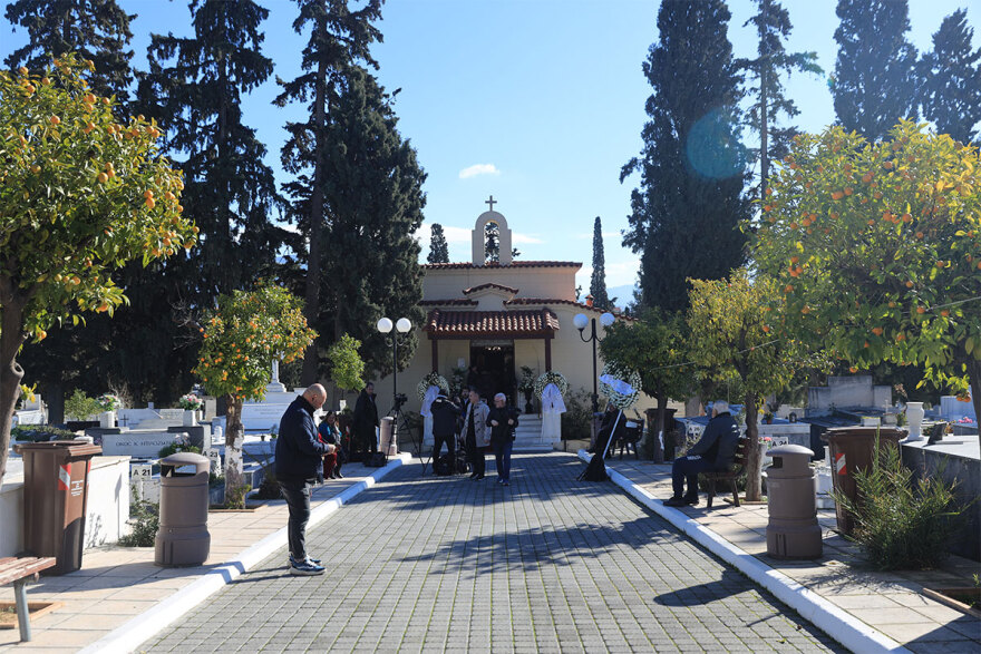 Ξεκίνησε το λαϊκό προσκύνημα στην Καίτη Γκρέυ - Στις 15:00 η κηδεία της