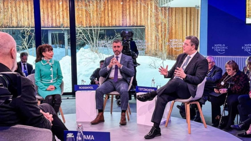 Για το μέλλον του τουρισμού και την ηλεκτροκίνηση μίλησε στο Νταβός ο Απόστολος Τζιτζικώστας