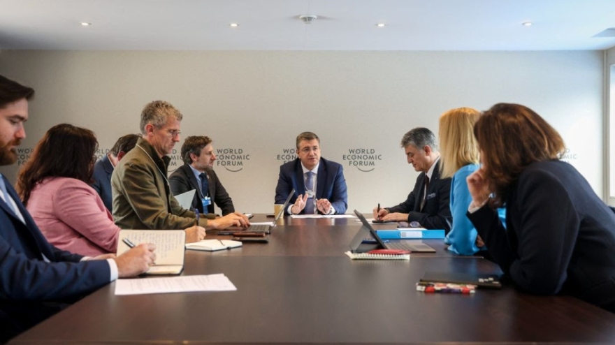 Για το μέλλον του τουρισμού και την ηλεκτροκίνηση μίλησε στο Νταβός ο Απόστολος Τζιτζικώστας