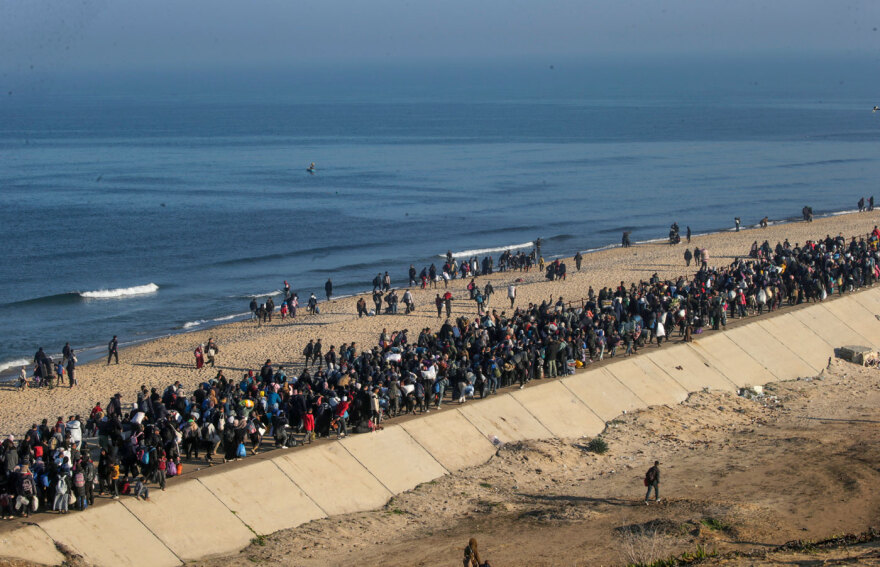 Γάζα: «Ανθρώπινο ποτάμι» εκτοπισμένων επιστρέφει στον βορρά μετά τη συμφωνία με το Ισραήλ - Δείτε live βίντεο