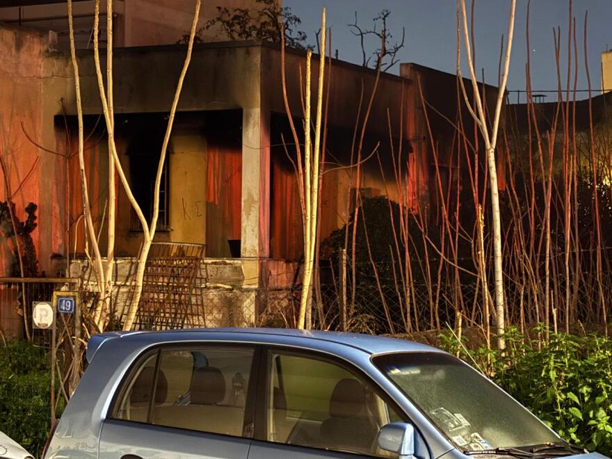 Τραγωδία από φωτιά σε εγκαταλελειμμένο σπίτι στον Κολωνό - Οι πυροσβέστες εντόπισαν μια σορό