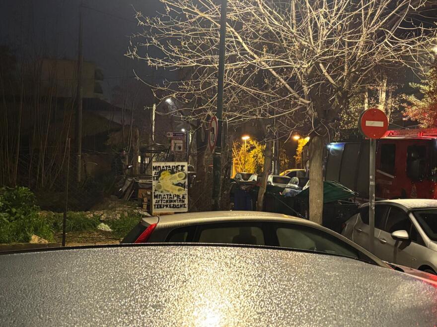 Τραγωδία από φωτιά σε εγκαταλελειμμένο σπίτι στον Κολωνό - Οι πυροσβέστες εντόπισαν μια σορό