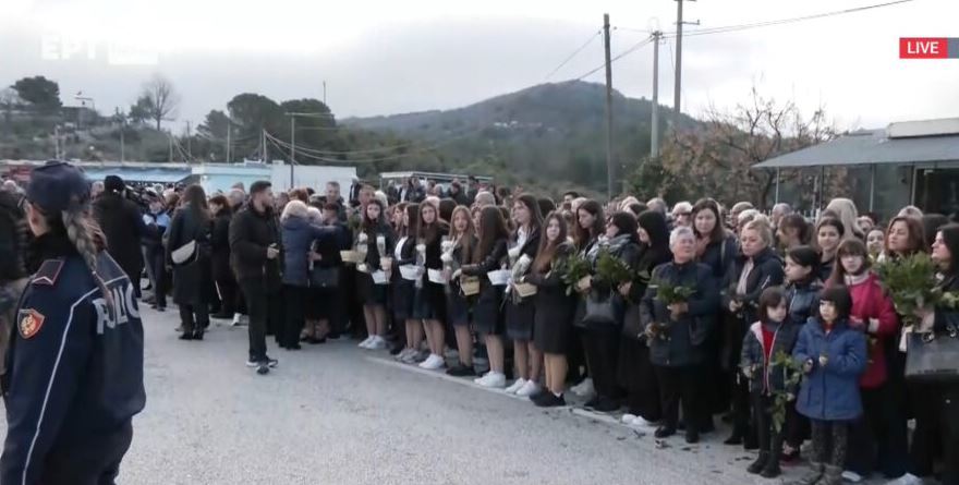 Αρχιεπίσκοπος Αναστάσιος: Πλήθος κόσμου στην Κακαβιά για τον αποχαιρετισμό - Την Πέμπτη η κηδεία του στα Τίρανα