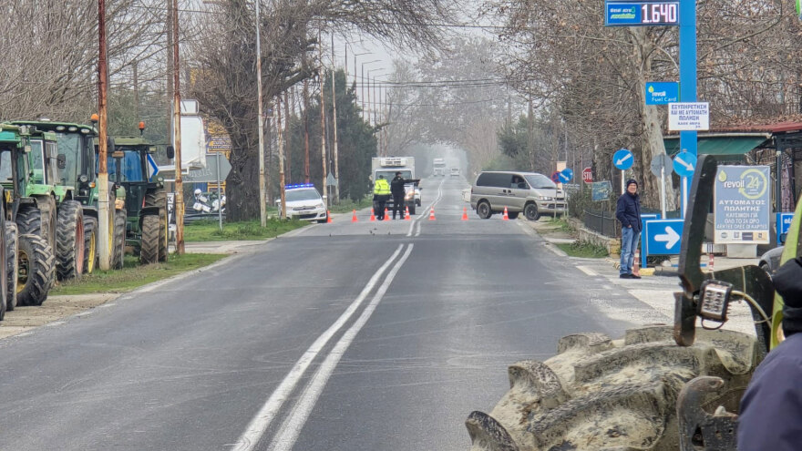 Μπλόκα αγροτών: Κλιμακώνουν τις κινητοποιήσεις τους στην Μαγνησία - Έκλεισαν την παλιά Εθνική στο ύψος του Ριζομύλου