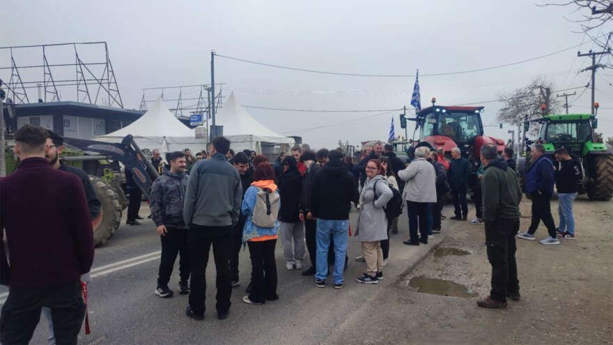 Μπλόκα αγροτών: Κλιμακώνουν τις κινητοποιήσεις τους στην Μαγνησία - Έκλεισαν την παλιά Εθνική στο ύψος του Ριζομύλου