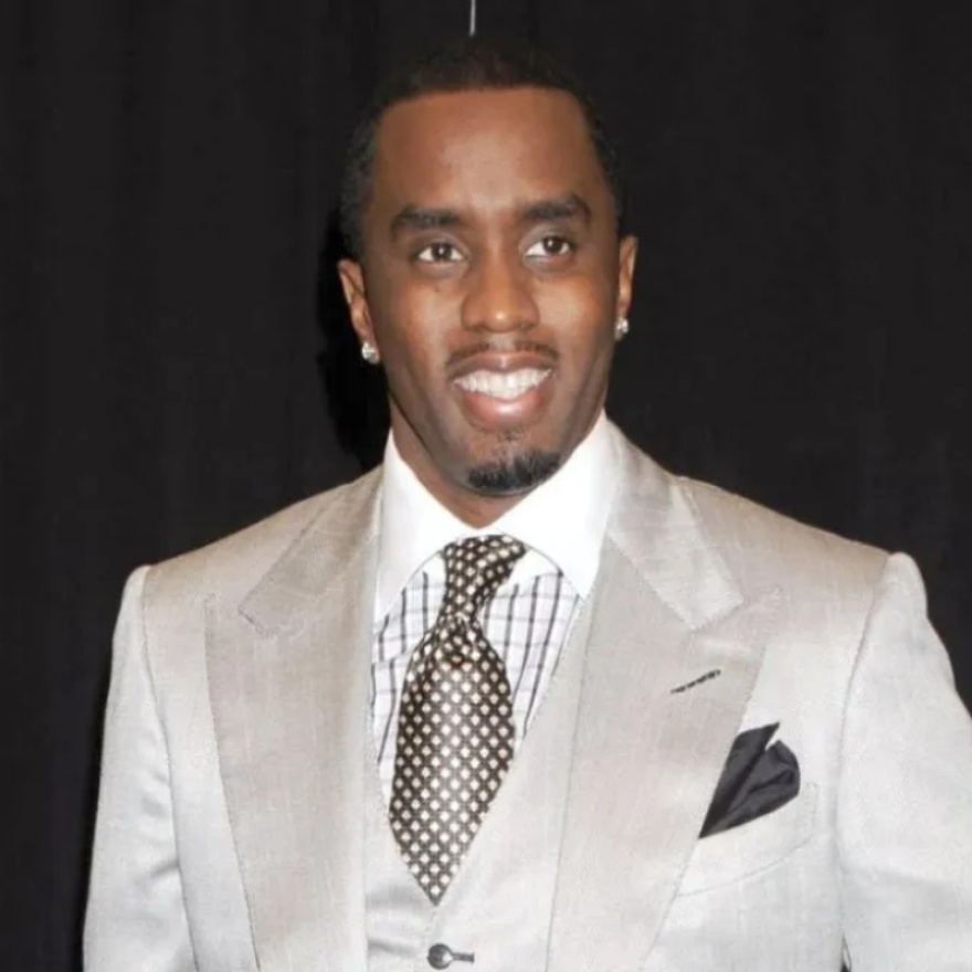 Diddy: Ο πρώην βοηθός του ισχυρίζεται ότι του ζητήθηκε να κάνει σεξ για να αποδείξει την αφοσίωσή του στον ράπερ