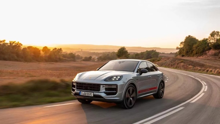 250108142726_porsche-cayenne-cou
