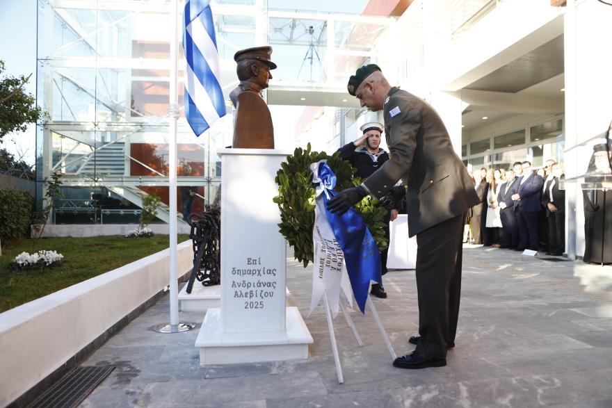 Δένδιας: «Η θυσία υπέρ της Πατρίδας συμβαίνει και σήμερα, αν οι συνθήκες το απαιτήσουν»