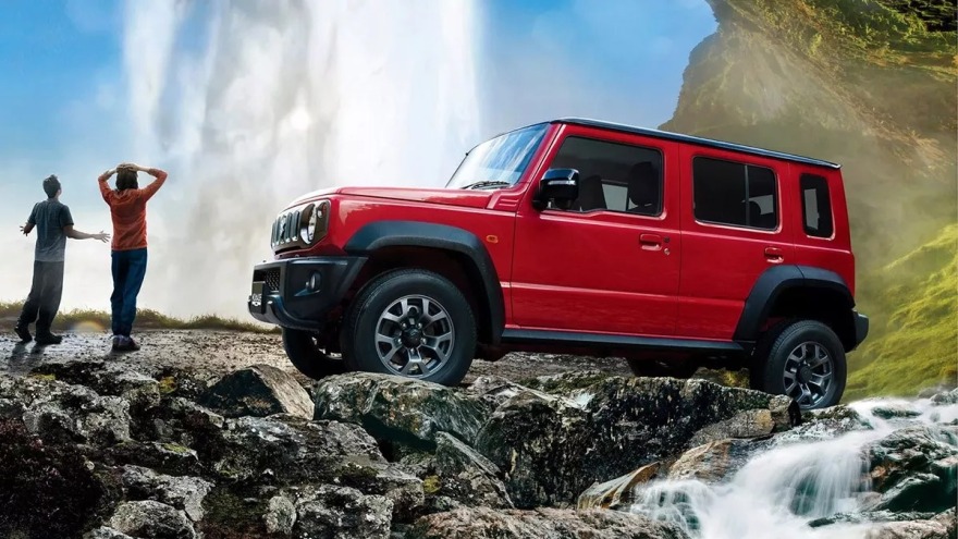 Το πεντάθυρο Suzuki Jimny γοητεύει