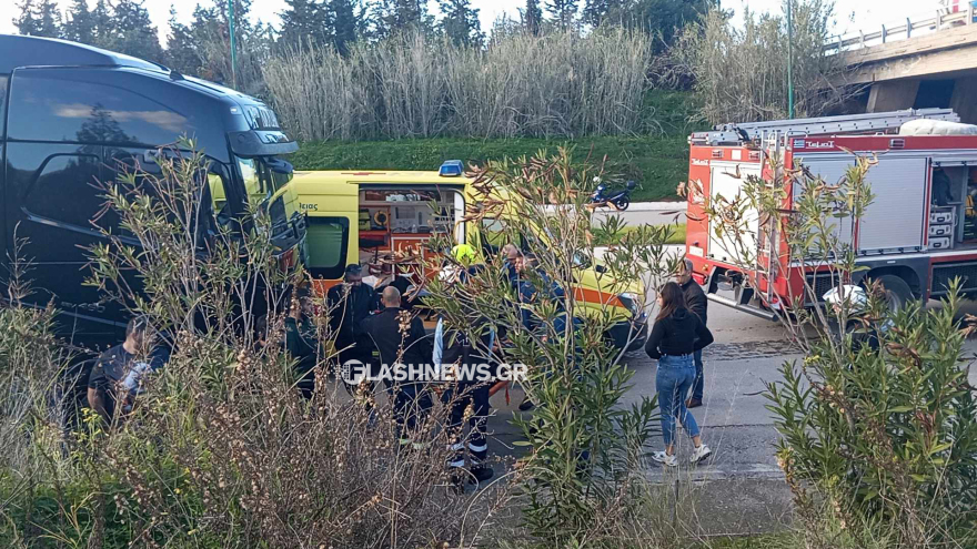 Τροχαίο στον ΒΟΑΚ - Βαν έπεσε από γέφυρα, δείτε βίντεο και φωτογραφίες
