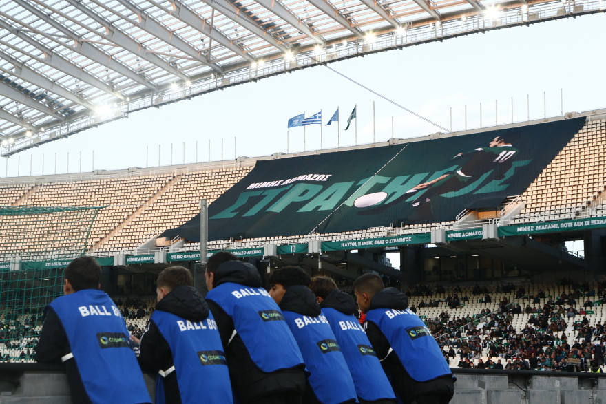 Μίμης Δομάζος: Πανό για τον «Στρατηγό» του Παναθηναϊκού στο ΟΑΚΑ - Φωτογραφίες 