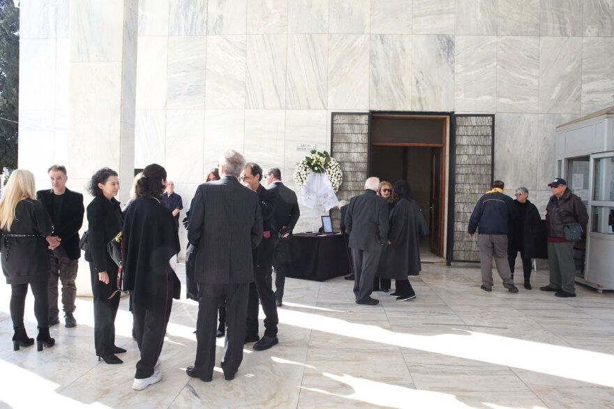 Στο Α' Νεκροταφείο Αθηνών το τελευταίο αντίο στον σκηνοθέτη Δημήτρη Κολλάτο