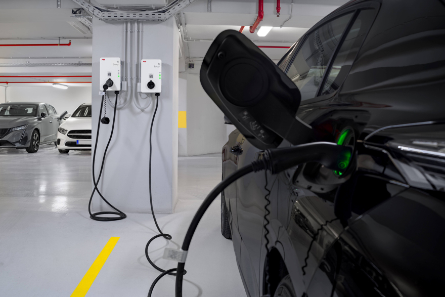 Ολοκληρωμένες λύσεις ιδιωτικής φόρτισης από τη ΔΕΗ blue