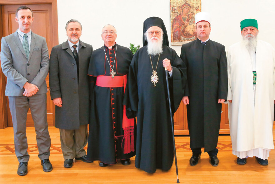 Αρχιεπίσκοπος Αναστάσιος - Η αδημοσίευτη συνέντευξή του: «Οι πλούσιες εκκλησίες να μην τα κρατούν όλα για τον εαυτό τους»