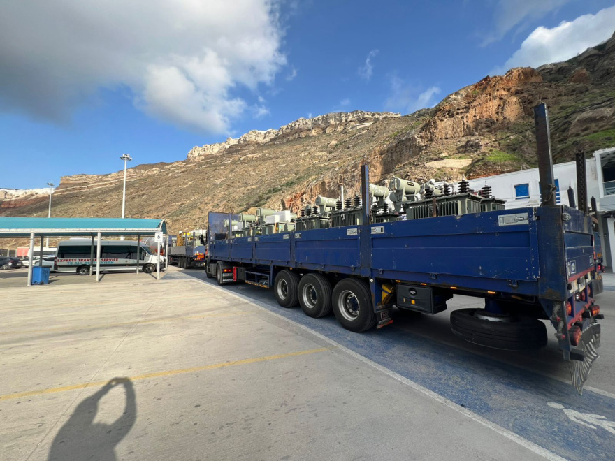 Σεισμοί στη Σαντορίνη: Αυξημένη κίνηση στο λιμάνι - Φεύγουν κάτοικοι «μέχρι να ηρεμήσει η κατάσταση»