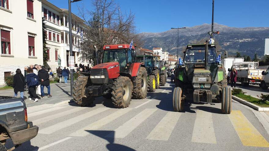 Ιωάννινα: Πορεία στο κέντρο με τα τρακτέρ οι αγρότες - Συγκέντρωση διαμαρτυρίας στην Περιφέρεια Ηπείρου