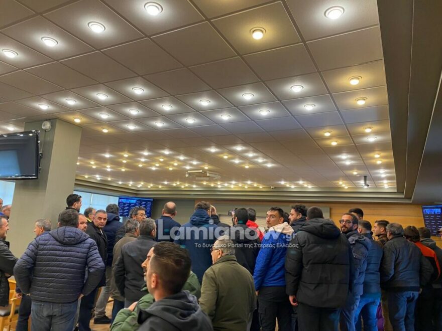«Απόβαση» αγροτών στο κέντρο της Λαμίας – Ζήτησαν απαντήσεις από το Περιφερειακό Συμβούλιο