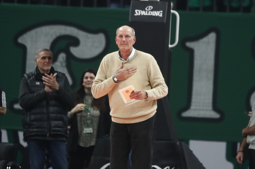 Παναθηναϊκός: Τίμησε τον Ντέιβιντ Στεργάκο πριν το τζάμπολ του αγώνα με την Εφές - Φωτογραφίες