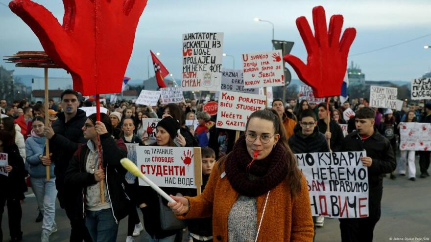 Σερβία: Δεν λένε να κοπάσουν οι αντικυβερνητικές διαδηλώσεις