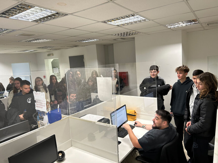 Το 12ο Γυμνάσιο Αχαρνών «τύπωσε» το δικό του Πρώτο Θέμα