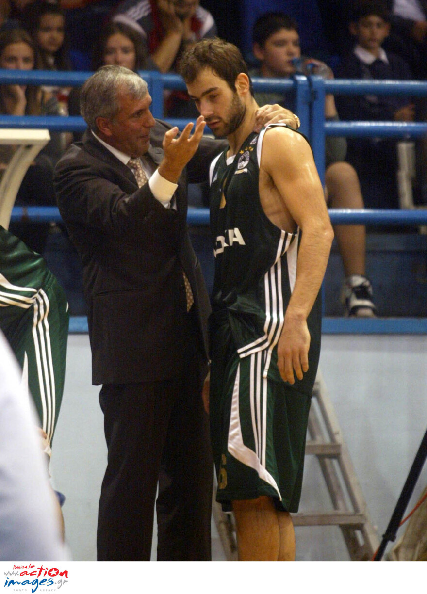 Ιστορική χειραψία ανάμεσα σε Σπανούλη - Ομπράντοβιτς μετά από 15 χρόνια - «Θρυλικός προπονητής» είπε ο Έλληνας για τον Σέρβο- Βίντεο 