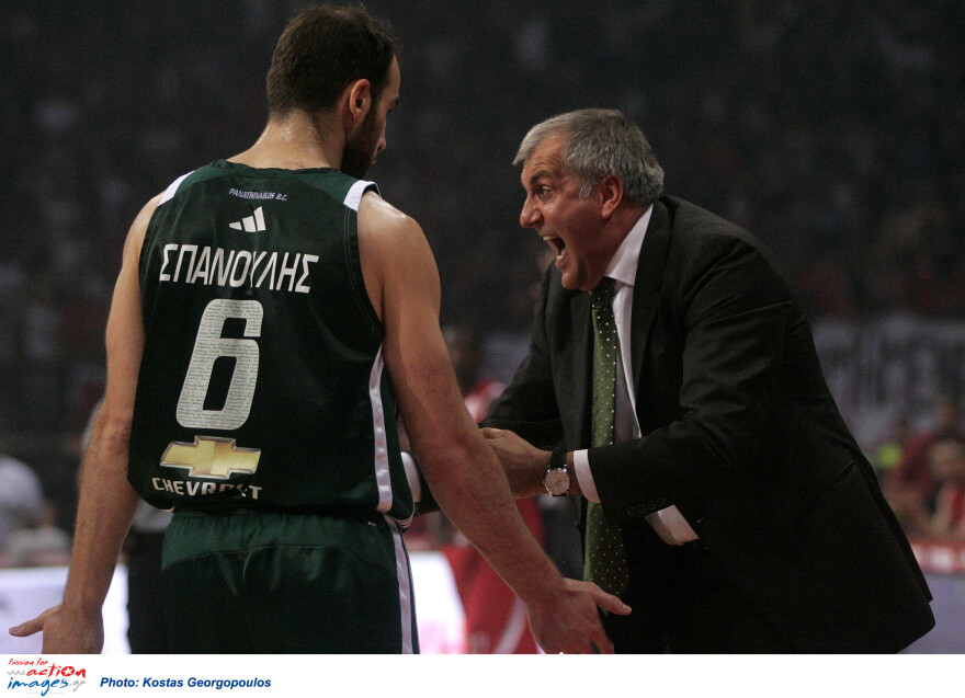 Ιστορική χειραψία ανάμεσα σε Σπανούλη - Ομπράντοβιτς μετά από 15 χρόνια - «Θρυλικός προπονητής» είπε ο Έλληνας για τον Σέρβο- Βίντεο 