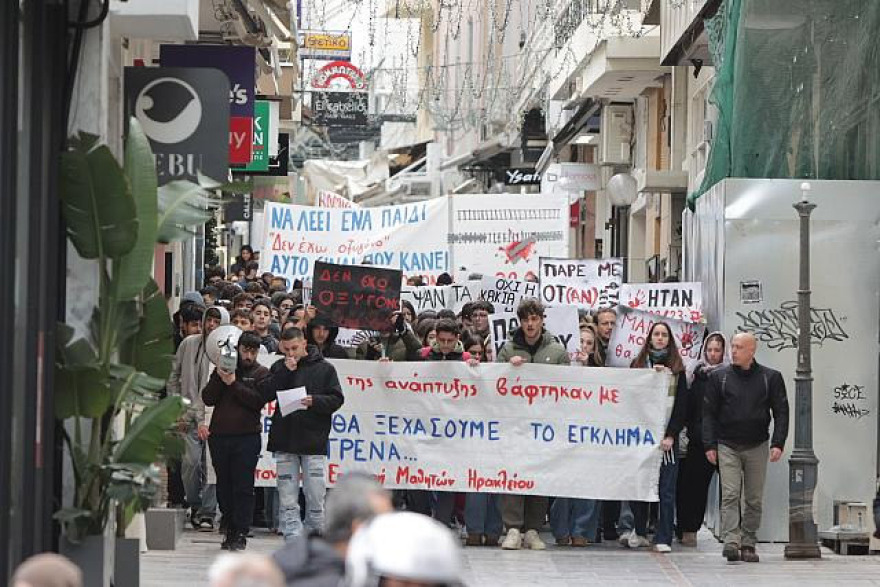 Συγκεντρώσεις μαθητών και φοιτητών για τα Τέμπη - Πλήθος κόσμου σε Θεσσαλονίκη, Λάρισα, Πάτρα και Κρήτη