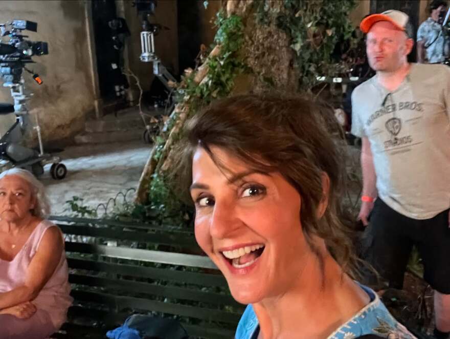 Νία Βαρντάλος: Αναπολεί τα γυρίσματα στην Ελλάδα - Οι φωτογραφίες από το σετ του «Γάμος αλά ελληνικά 3»