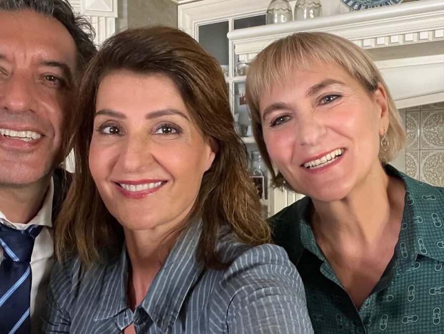 Νία Βαρντάλος: Αναπολεί τα γυρίσματα στην Ελλάδα - Οι φωτογραφίες από το σετ του «Γάμος αλά ελληνικά 3»