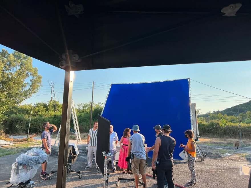 Νία Βαρντάλος: Αναπολεί τα γυρίσματα στην Ελλάδα - Οι φωτογραφίες από το σετ του «Γάμος αλά ελληνικά 3»