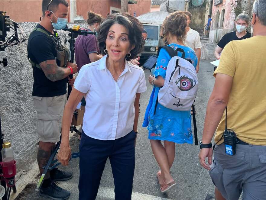 Νία Βαρντάλος: Αναπολεί τα γυρίσματα στην Ελλάδα - Οι φωτογραφίες από το σετ του «Γάμος αλά ελληνικά 3»