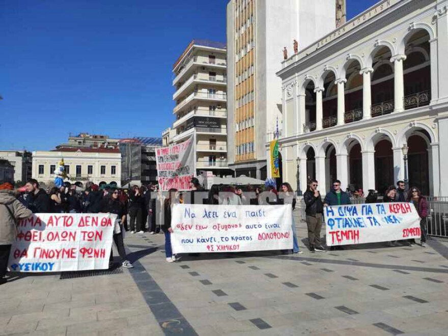 Συγκεντρώσεις μαθητών και φοιτητών για τα Τέμπη: Πλήθος κόσμου σε Θεσσαλονίκη, Λάρισα, Πάτρα και Κρήτη