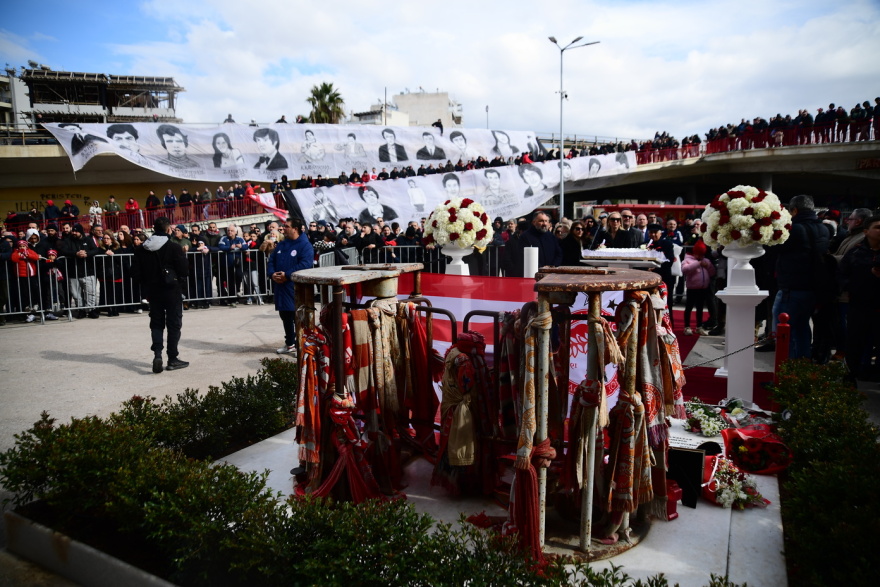 Ολυμπιακός: Σύσσωμα το τμήματα ποδοσφαίρου και μπάσκετ στο μνημόσυνο των θυμάτων της Θύρας 7