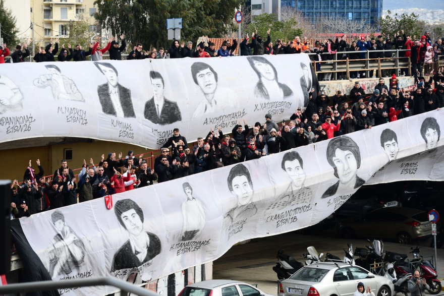 Ολυμπιακός: Σύσσωμα το τμήματα ποδοσφαίρου και μπάσκετ στο μνημόσυνο των θυμάτων της Θύρας 7