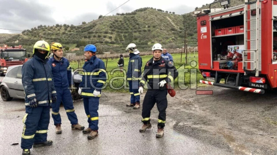 Τροχαίο με απεγκλωβισμό στο Ηράκλειο, μία γυναίκα στο νοσοκομείο - Δείτε φωτογραφίες