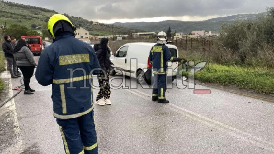 Τροχαίο με απεγκλωβισμό στο Ηράκλειο, μία γυναίκα στο νοσοκομείο - Δείτε φωτογραφίες