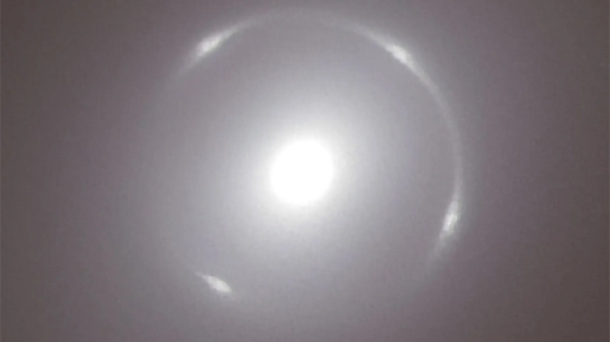 Εντοπίστηκε σπάνιο φαινόμενο στο διάστημα: Ο δακτύλιος Αϊνστάιν που πλαισιώνει με φως έναν γαλαξία κοντά στη Γη