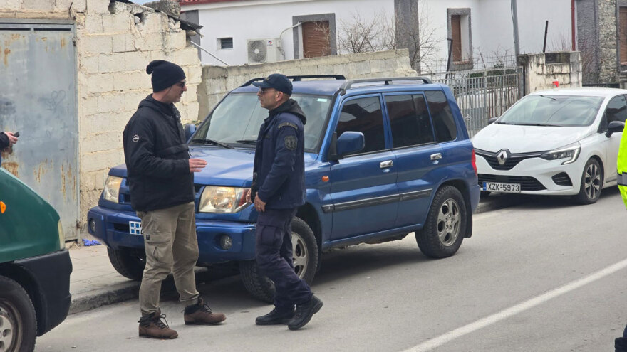 Λάρισα: Πυροτεχνουργοί στο ξυλουργείο - οπλοστάσιο του 60χρονου για να απομακρύνουν τα εκρηκτικά