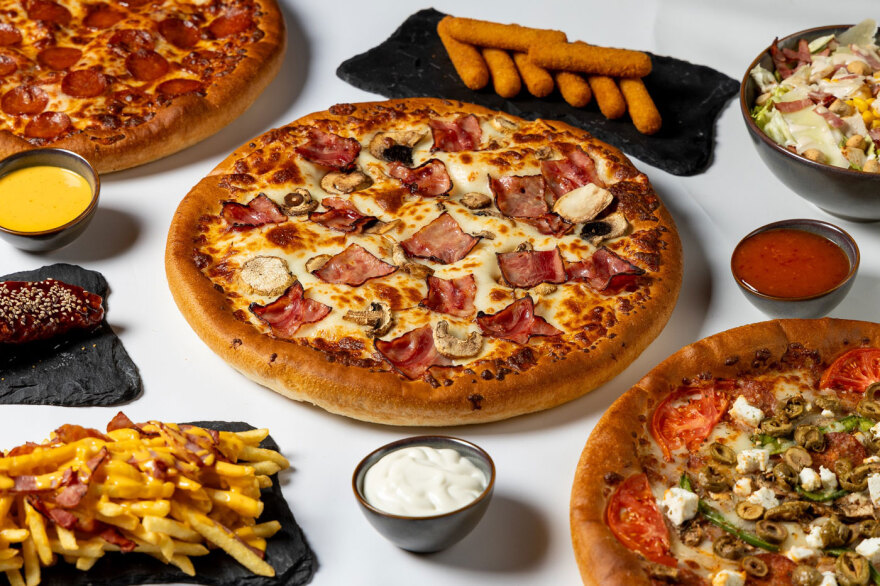 Το Jackson Hall, το θρυλικό στέκι στο Κολωνάκι,  ανοίγει ξανά τις πόρτες του στον πεζόδρομο της Μηλιώνη 