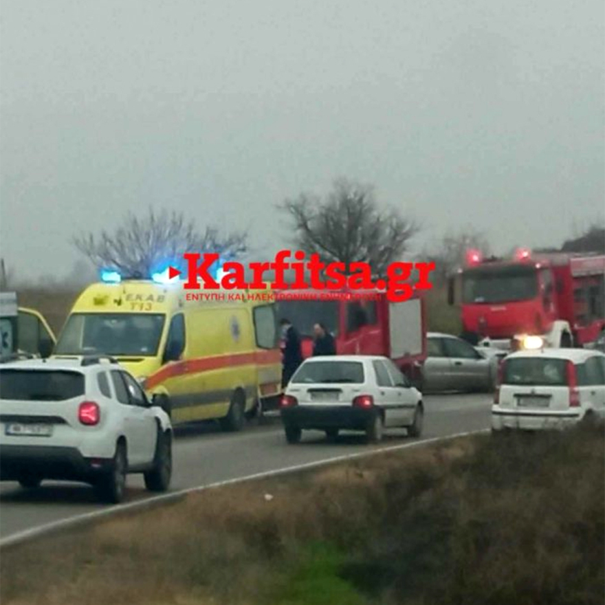 Σφοδρή σύγκρουση οχημάτων στη Θεσσαλονίκη - Δύο τραυματίες, δείτε φωτογραφίες