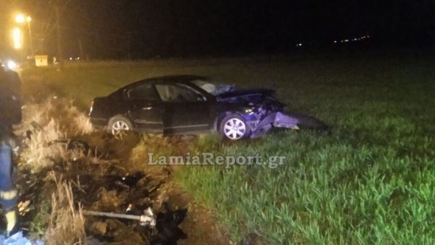 Μετωπική σύγκρουση ΙΧ στο δρόμο Λαμίας - Καρπενησίου: Ένας νεκρός και δύο τραυματίες, δείτε φωτογραφίες
